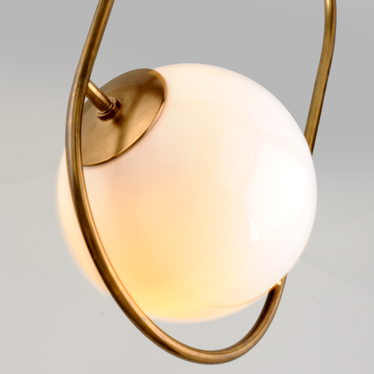 Everley Pendant: Timeless Elegance with Modern Flair