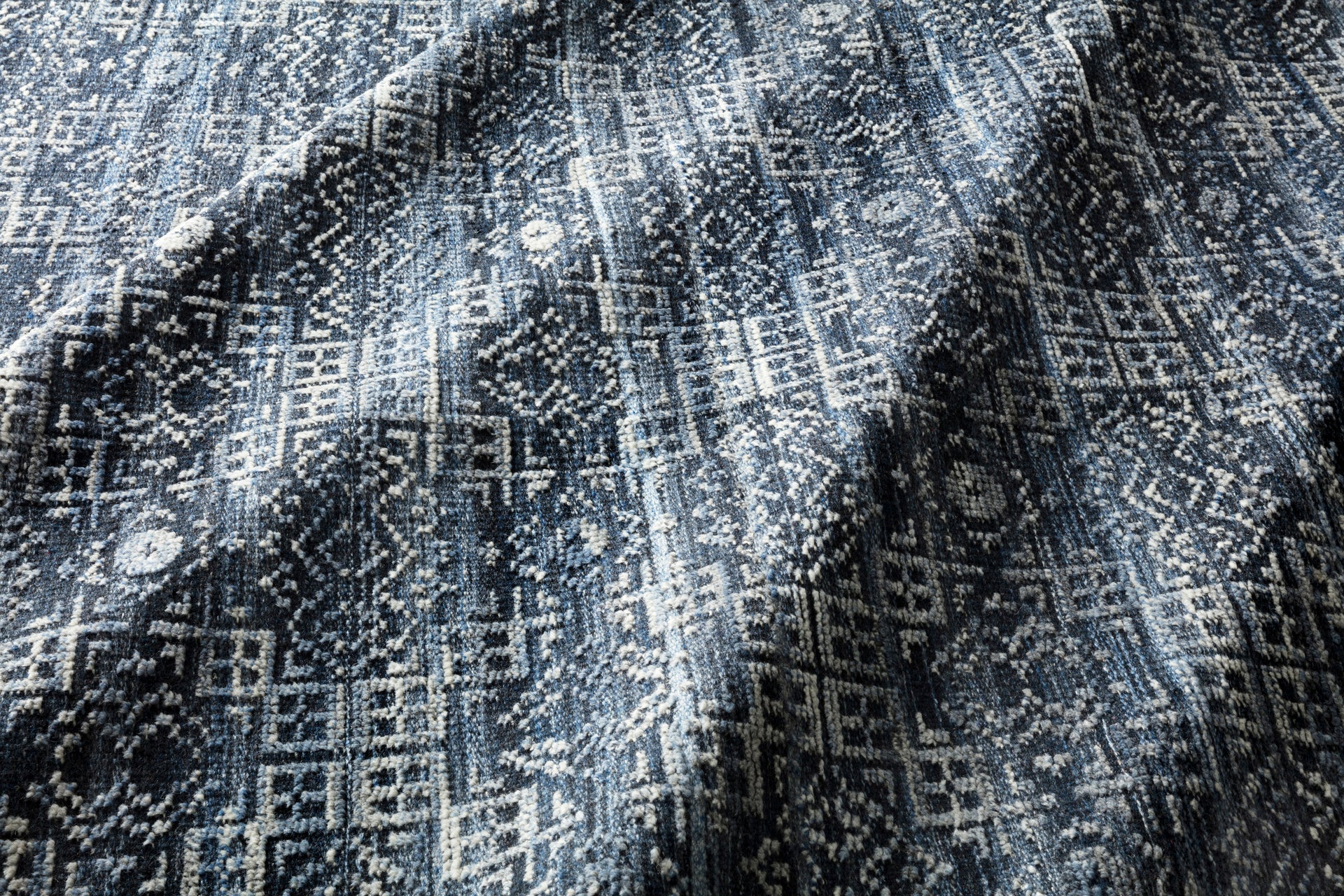 Idris IV Rug | Timeless Elegance Meets Modern Design